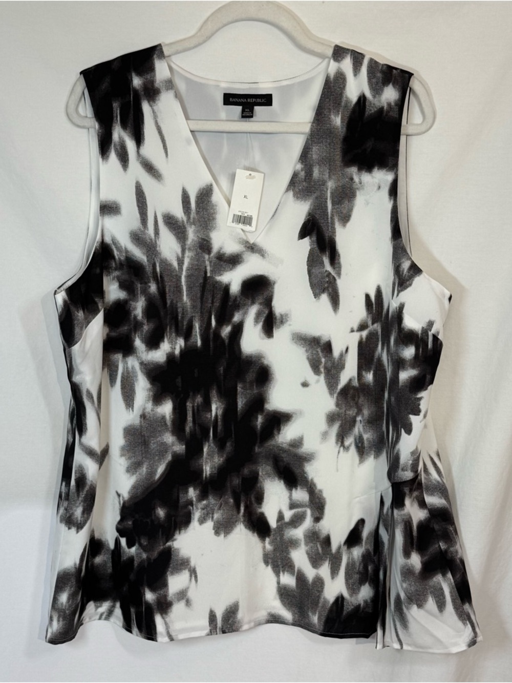 Banana Republic XL Tank Black & White  Pleated V Neck Sleeveless Blouse Lined - Picture 11 of 11